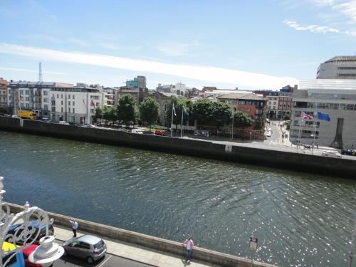 On The Liffey 2* Dublín